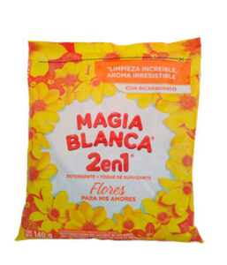 MAGIA BLANCA  2 EN 1 DETERGENTE + TOQUE DE SUAVIZANTE LIMPIEZA INCREIBLE, AROMA IRRESISTIBLE  CON BICARBONATO  140G.