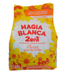 MAGIA BLANCA 2 EN 1 DTERGENTE + TOQUE DE SUAVIZANTE LIMPIEZA INCREIBLE Y AROMA IRRESISTIBLE 800G.